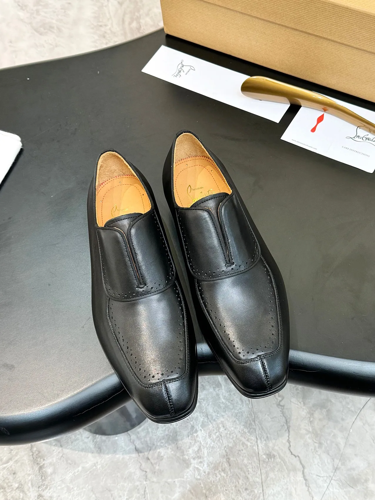 💰960 ••New real shots••CL～High-end men’s 👔Casual•loafers with red soles! ••🆑Genuine and top-quality goods from original orders ••✅💯 Purchase goods from top-quality original orders! Original imported patterned cowhide ➕Imported cowhide lining ➕Cowhide feet ➕Original leather outsole~🉑️Feel free to compare the authentic ones! Size: 39-44 (38.45.46.47 can be customized)